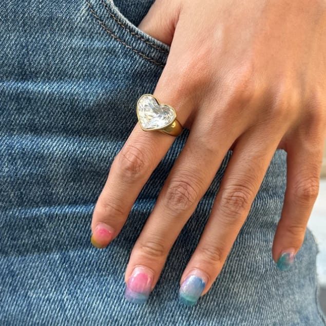 Anillo Alma puesto