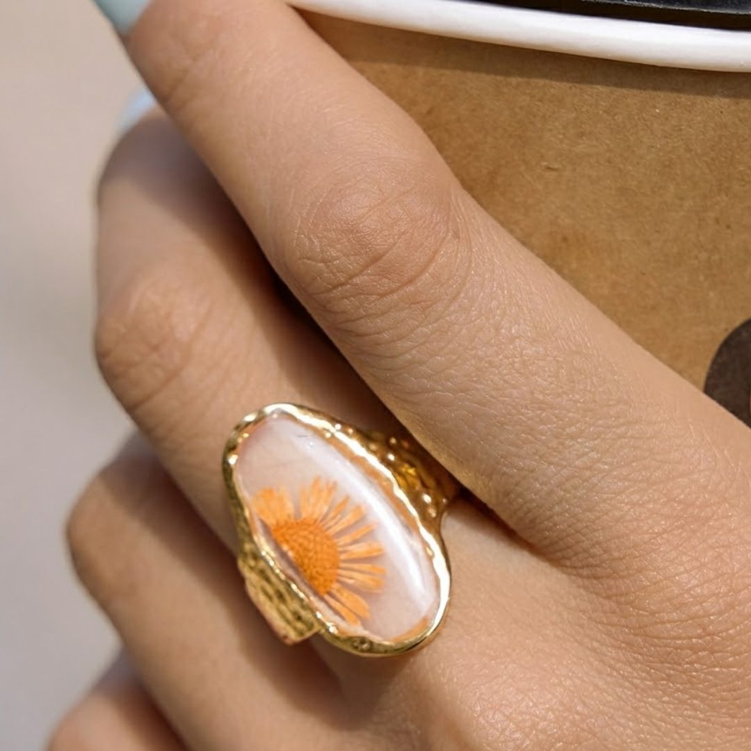 Anillo Enit puesto