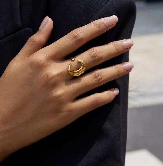 Anillo Selene puesto